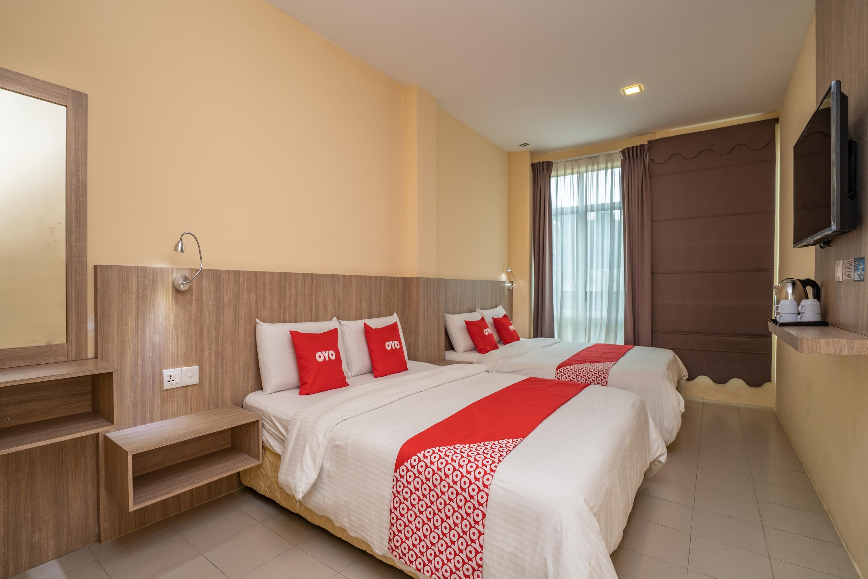 Oyo 44078 The Island Hotel Kampong Pasir Bogak Exterior foto
