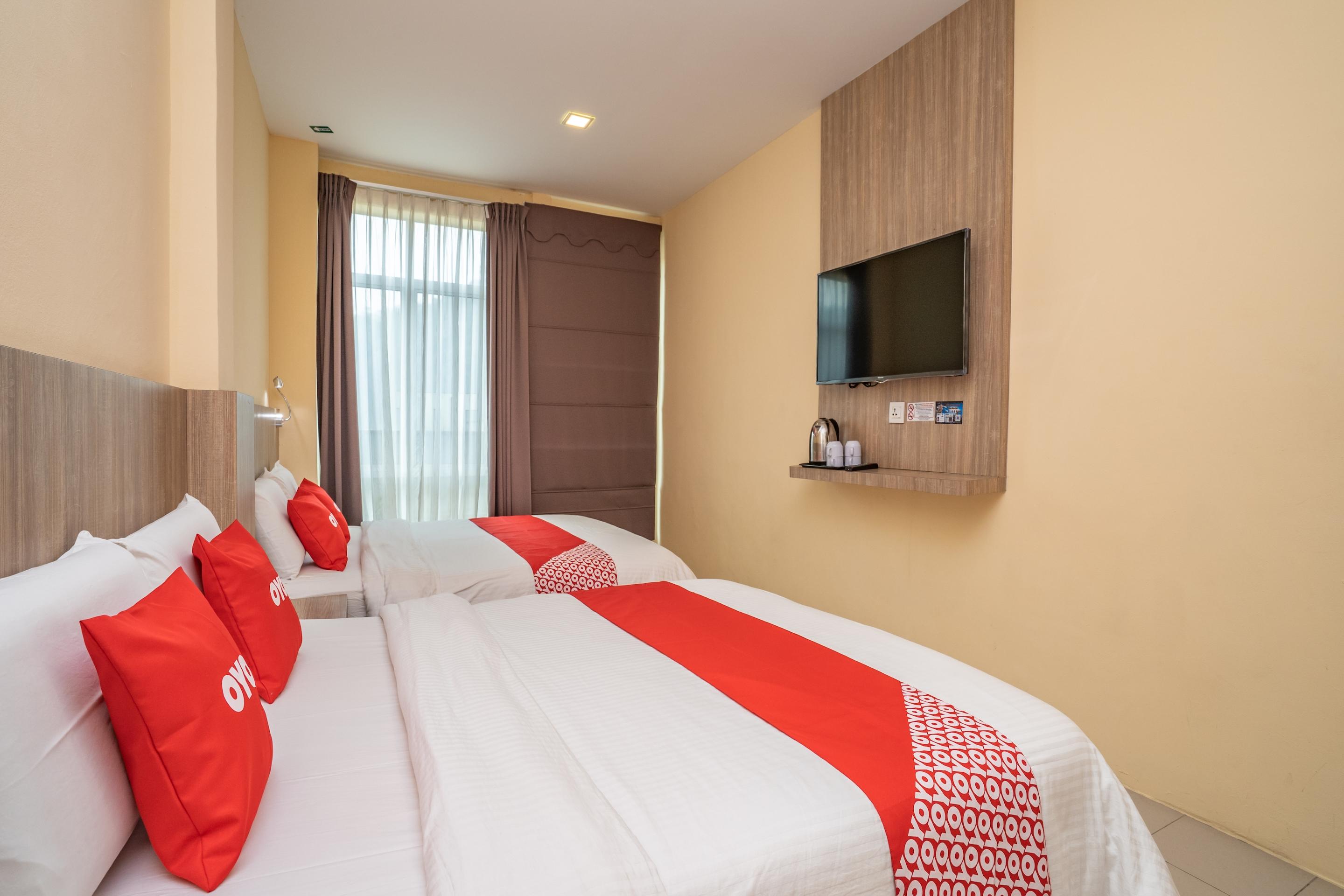 Oyo 44078 The Island Hotel Kampong Pasir Bogak Exterior foto