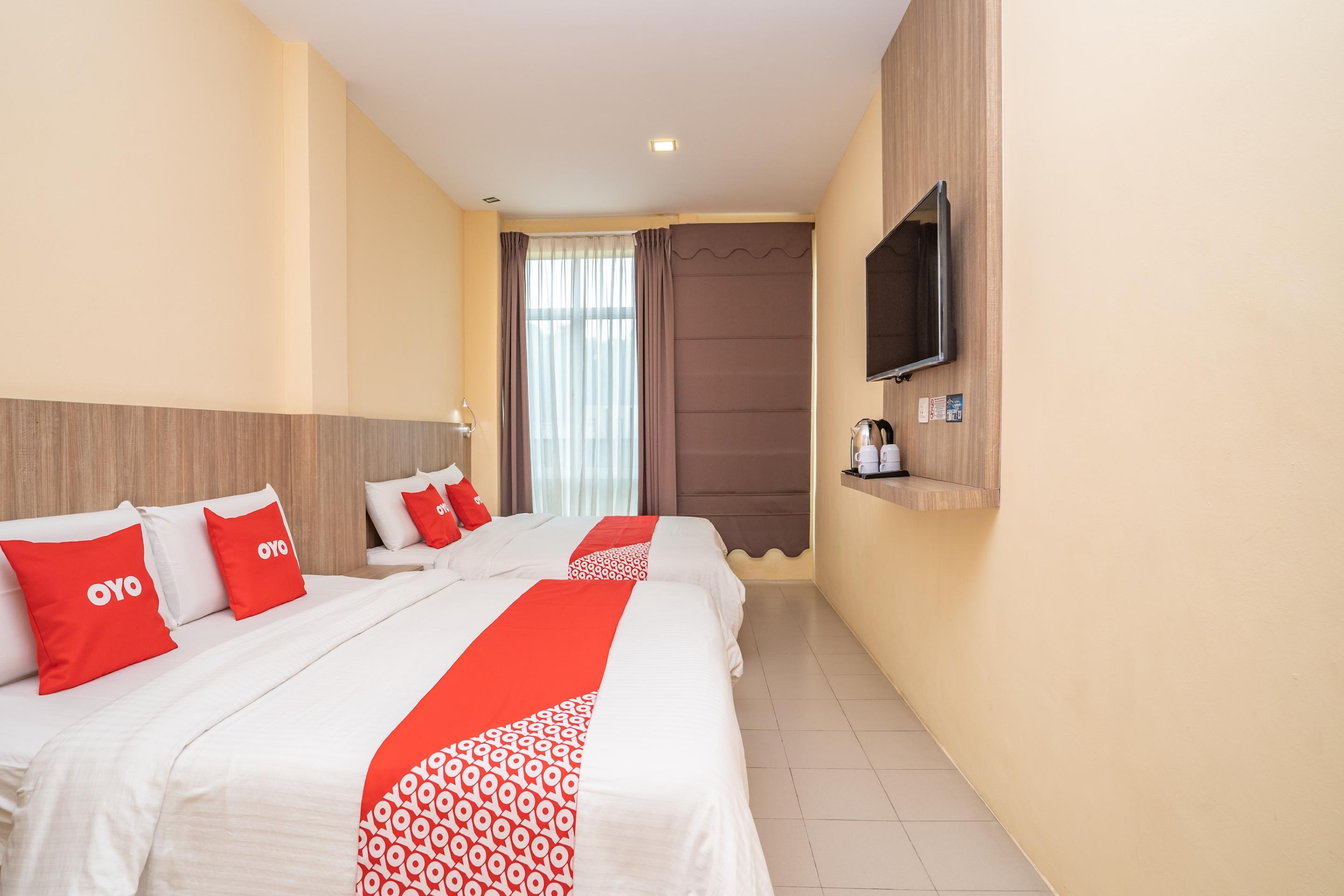 Oyo 44078 The Island Hotel Kampong Pasir Bogak Exterior foto